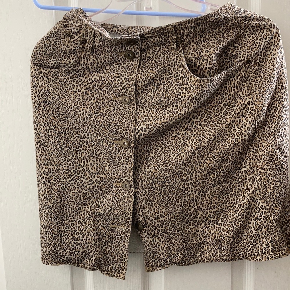 FINAL MARKDOWN Ladies’ Liz Claiborne Skirt (6P)